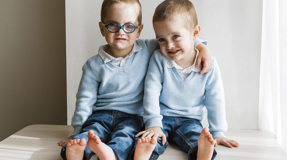 Study reveals early developmental gaps in twins compared to siblings
